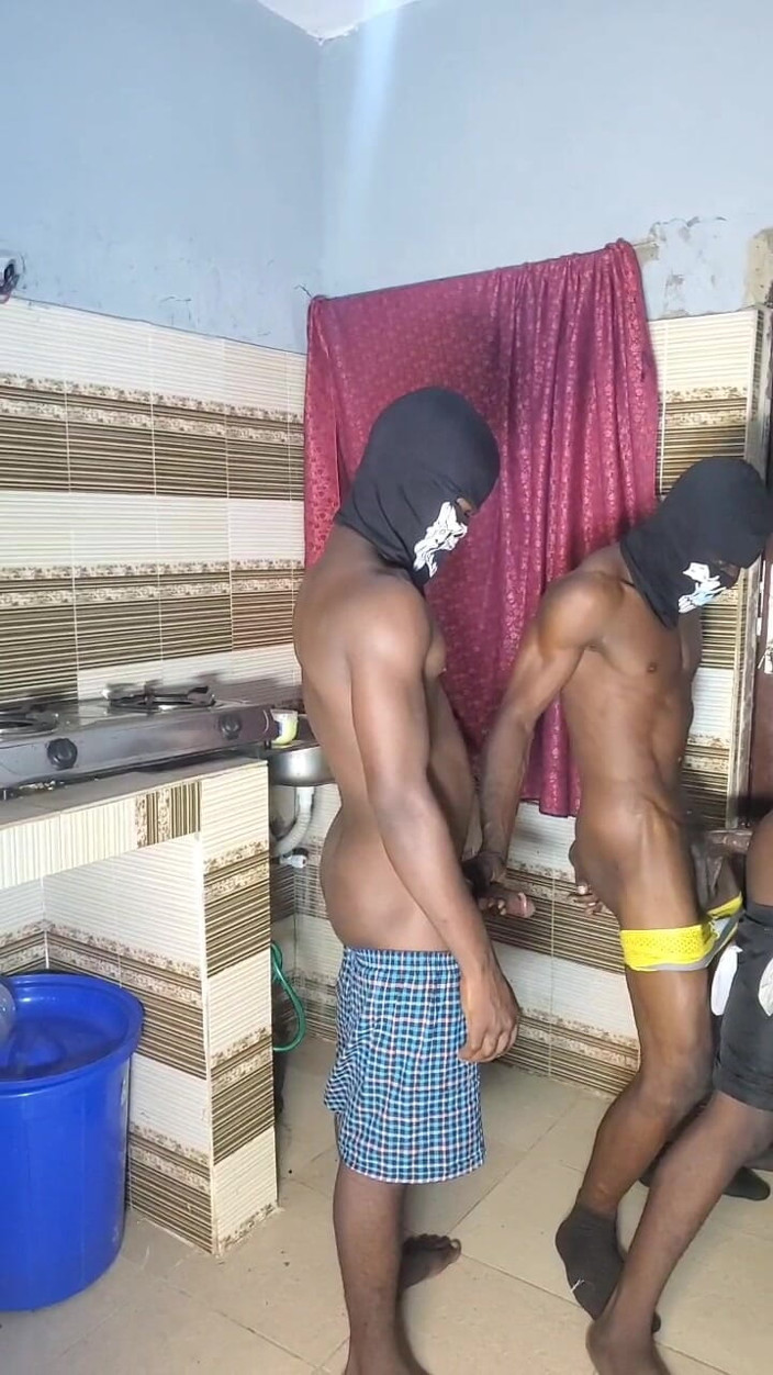Creamyverseguy2: 3sum Inside Kitchen