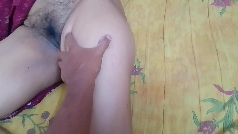 Skydreem1104: Hintli çift evde romantizm yaşıyor