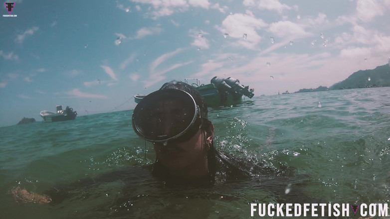 Fucked fetish: Buceo gratis con aletas bajo mar abierto sexy diosa latina