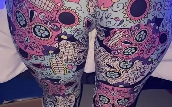 Naelor: Compilation of Melove's Delicious Butt in Tight Pants