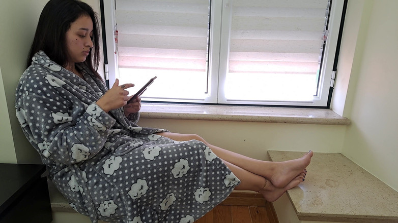 Miss Squirting: Madrastra consuela a su hijastro después de un mal día