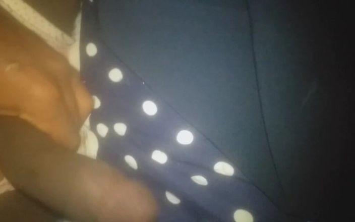 Badman4606: Tio loco masturbándose en su habitación