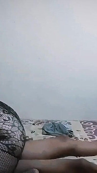 継母のぽっちゃりした体はランジェリーを着ているとセクシーです