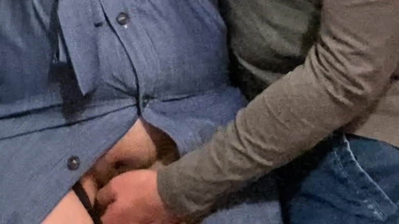 PriyaNaavya: なんてことだ!!サブウェイのドレスの下にある見知らぬ人の手