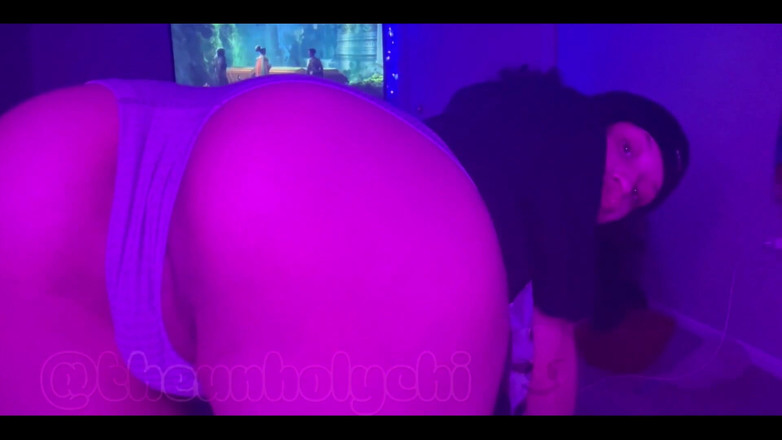 theunholychi: Aku tidak sabar untuk menunjukkan kepada kalian mainan baruku