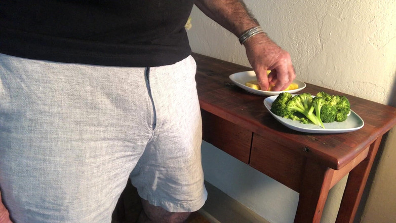 OhTrevor: OhTrevor MAKAN PANCUTAN MANI YANG LEBIH BESAR.