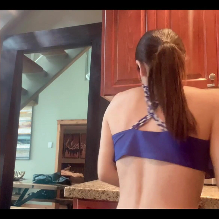 sweethanajapanese: Sexy in Kitchen