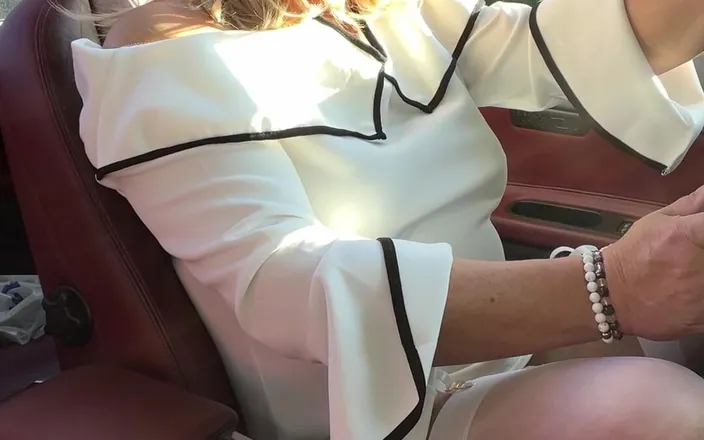 Kellycd2022: Amateur Crossdresser Kellycd2022 Sexy MILF in White