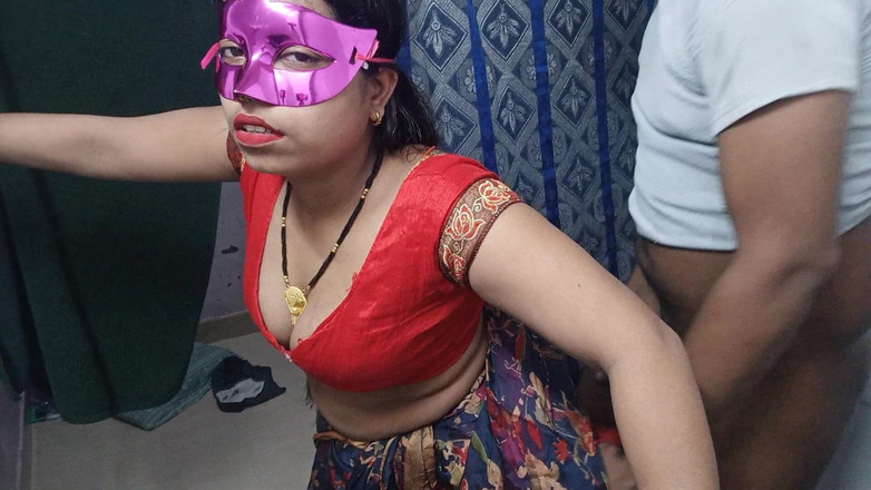 Hindi-Sex: Страстный секс настоящей индийской пары в домашнем видео - грубый, не через себя, шлюховатый трах