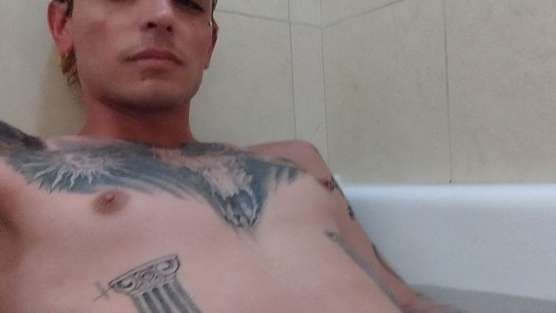 Vovxxx: Mandi di My Piss