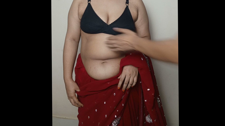 Nadiyabd: Beautiful Girl Red Saree Big Boobs Press - Indian Desi Hot...
