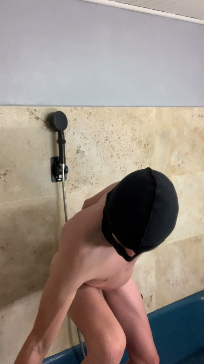 Gabriel Loma: Handjob im badezimmer