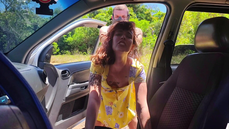 Carmona's films: Par åker camping på Halloween och hans fru hamnar knullad av...