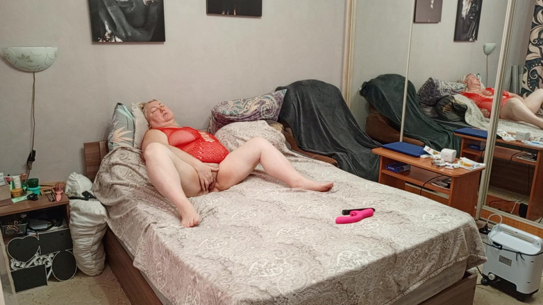 Zona901: Nachbarin knöchelt eine große muschi