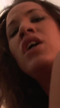 흑인 대물 자지에게 따먹히는 문신을 한 피부의 음란한 18살 홀리 매 홈즈와의 인종 간 섹스