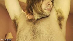 Mr Dimples: トレーニング後の脇の下を見せびらかす!