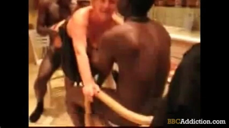 Cuckold MILF: Závislost na BBC - 100% amatérská a domácí porno videa. MILfky závislé...