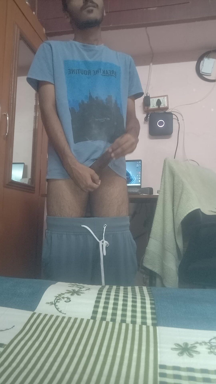 Suhas: Одна желает мастурбировать