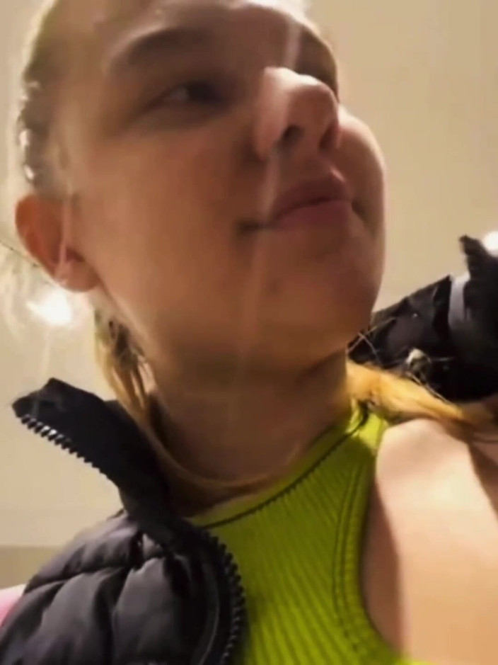 JuiceLussie: Mit Vibrator in die muschi gehen