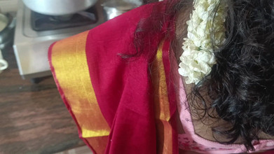 Inba: Suri rumah berkongkek di dapur