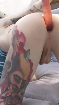 Canadian tgirl Carolyn Forest jacks off!