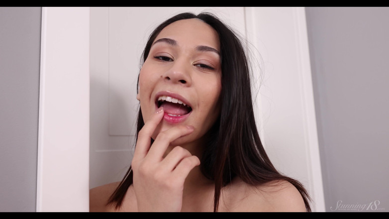 Stunning18: Thủ dâm trên pouf