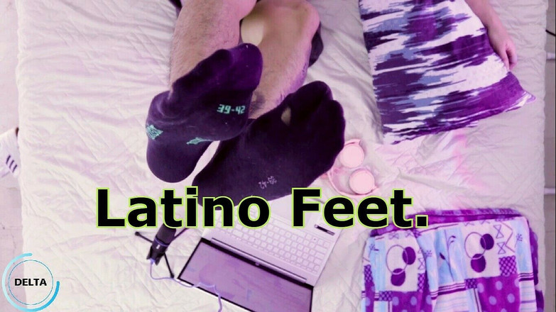 Tomas Styl: Si toglie le scarpe per masturbarsi