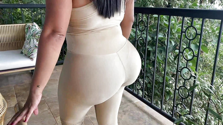 SENSESEX: J’invite ma belle-mère à gros cul à baiser et je finit par...