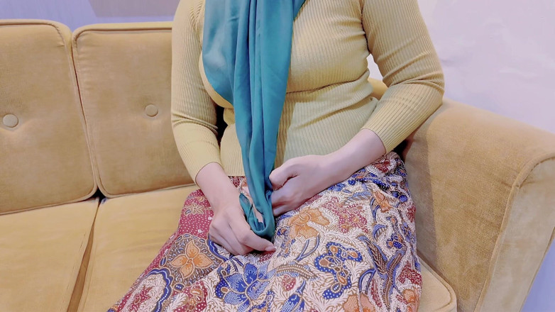 Nadalyne: Une fille du village se fait encadrer par un homme...
