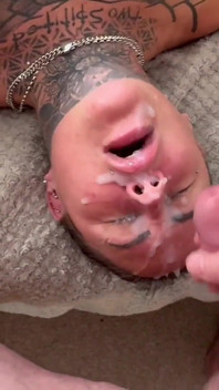 肮脏的深喉口交和大量颜射