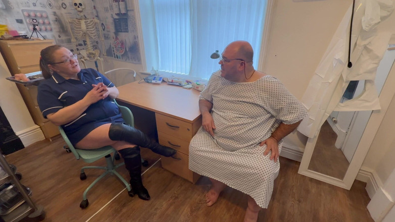 Aaexperiencesltd: Pan Hughes jde za podívat se na ptáka, Matron Satana,...