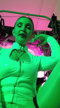 Domina Eva Latex Solo Facesitting Femdom Höschen Großer Arsch MILF BDSM Fetisch Hot Heels Gonzo Weißes PVC-Kleid