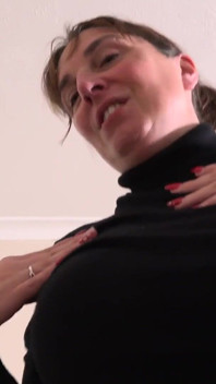 Tantejudysxxx - Je 48-jarige Rondborstige MILF Baas Ruby Cattrall Zuigt Je Pik Op Kantoor