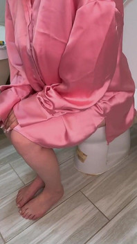 Smoking Goddess' Loud Toilet Farts