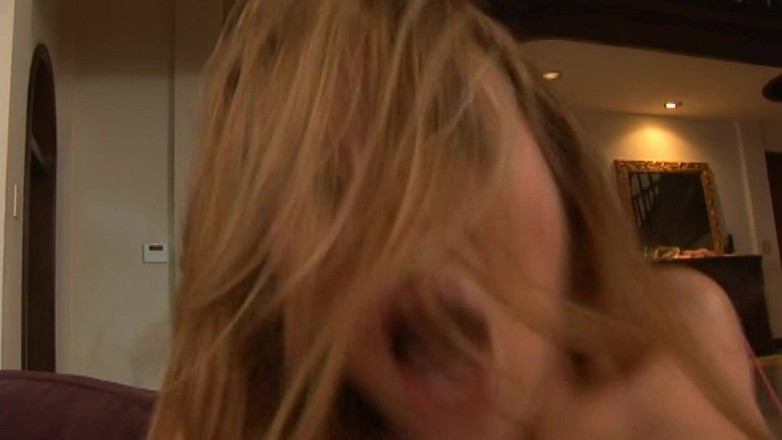 Hot Girlz: Гаряча азіатка зустрічається з незнайомцем і трахає його великий член