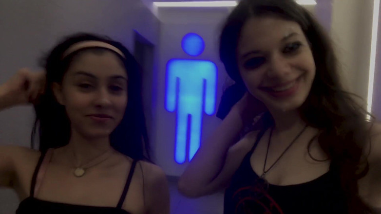 Dolls Cult: Doble corrida en el centro comercial después de un enorme...