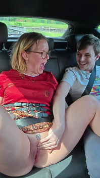 Stiefmutter Und Ihr Stiefsohn Können Nicht THelfen, Im Auto Ficken Im Auto