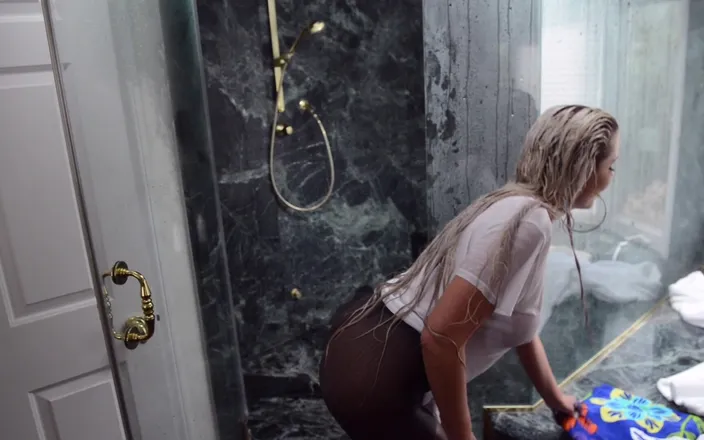 Anatomik Media: Nina Elle Wetlook Pantyhose Shower