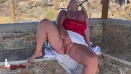 Masturbação Arriscada Em Público Sem Calcinha - Minha Buceta Ninfomaníaca Adora Gozar Ao Ar Livre