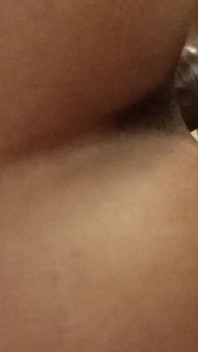 Ligger Mycket Med Grannen Med Den Stora Klitoris