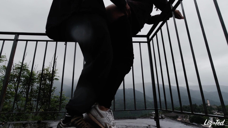 Lizandted: Sexo ao ar livre na chuva