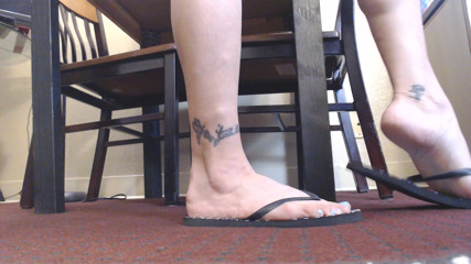 Abby Anna: Wrinkled soles in flip flops