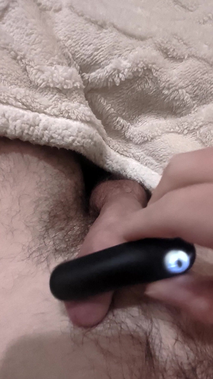 webcamboy98: Mini-vibrator am schwanzkopf