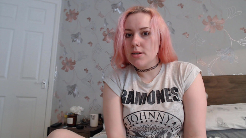 Ripley sweet studio: Крошечные мужчины превращаются в сладкую великаню злое