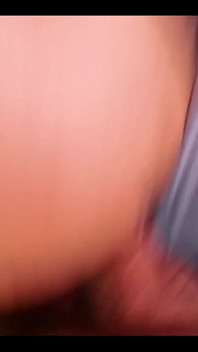 Obejrzyj z bliska Jak pieprzy moją dupę z wieloma wytryskami!
