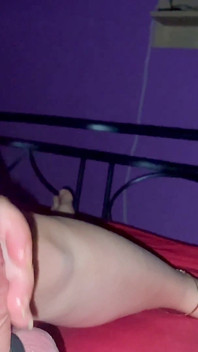 Punheta sexy e pés bonitos