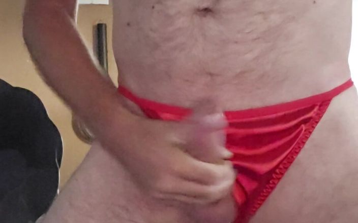 Fantasies in Lingerie: Je profite du temps de jeu dans ma culotte rouge