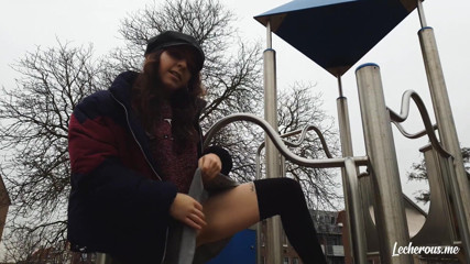 Lecherous: Clementine - im park spielen
