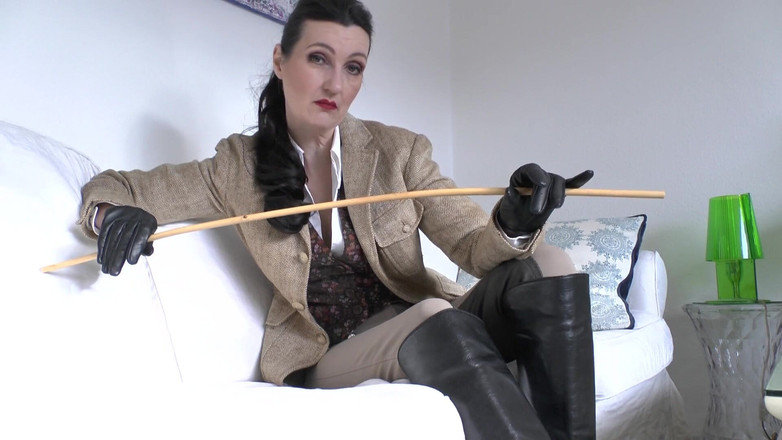 Lady Victoria Valente: Olizujte podrážky bot dřív, než začne tanec s holí! Lady...