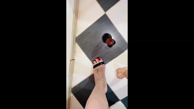 Mistressrola: Dildoya çok sert vuruyor